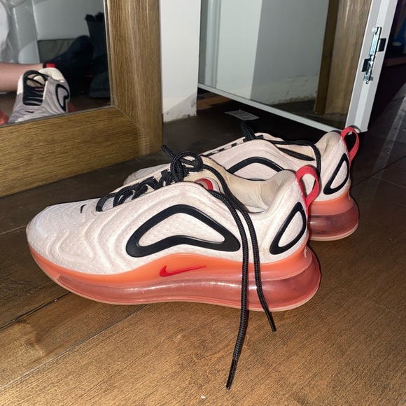 Air Max 720 - Picture 2 of 2
